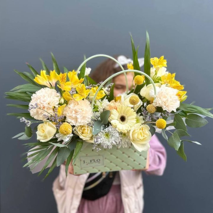 Сумочка с розами "Эпиа" в Твери