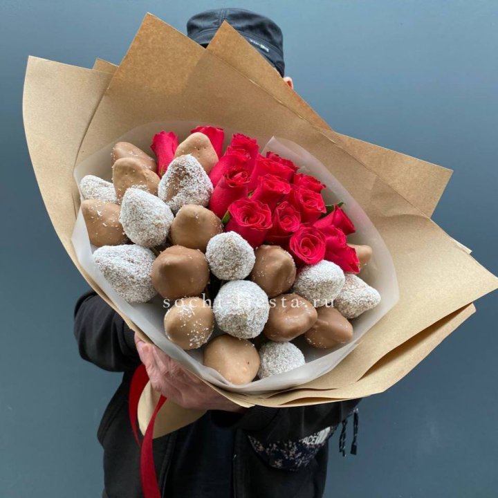 Розы и клубника в шоколаде Мерси в Твери