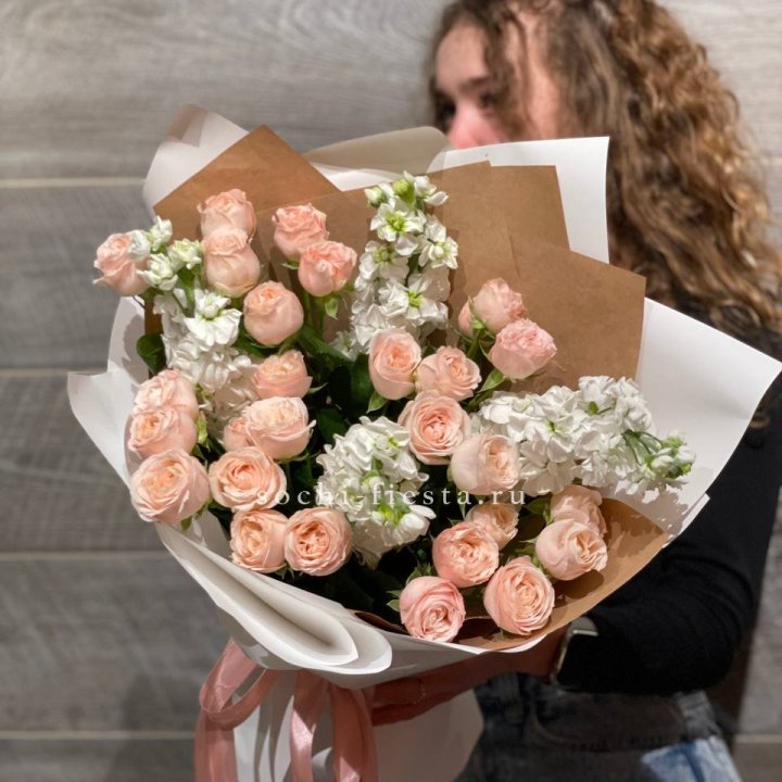 Букет бомбасти и маттиола в Твери