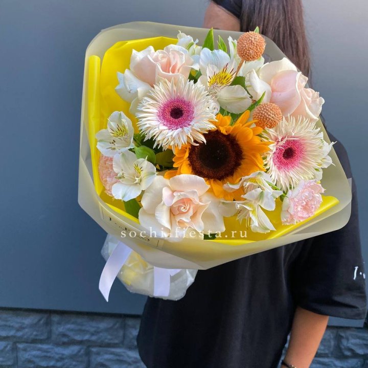 Букет с подсолнухом "Елоу" в Твери