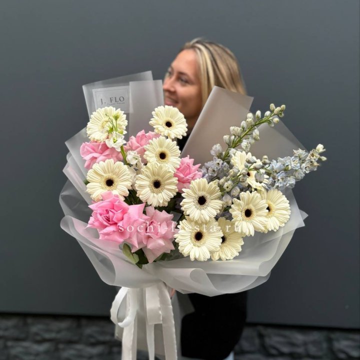 Букет роз и гербер в Твери