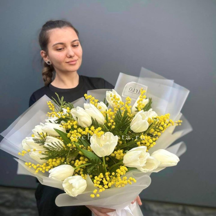Букет тюльпанов и мимозы в Твери