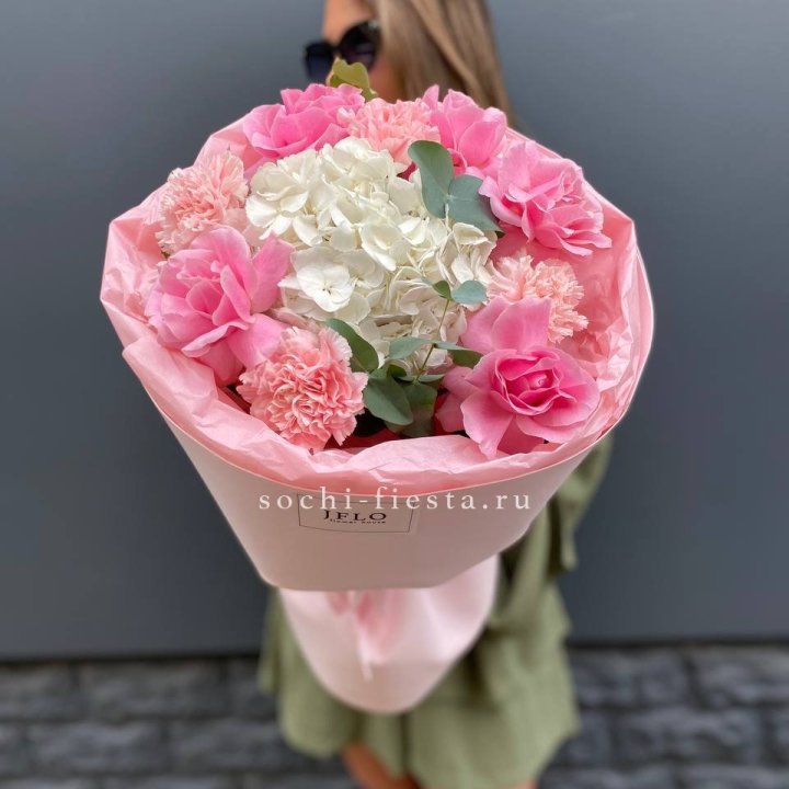  Букет роз и гортензии "Навола" в Твери