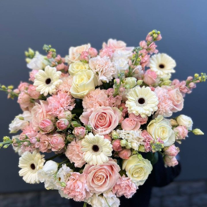 Авторский букет "Нежный" в Твери