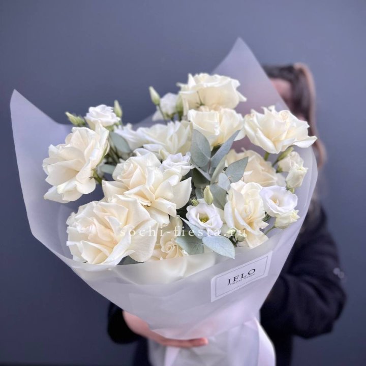 Букет французских роз и эустомы  в Твери