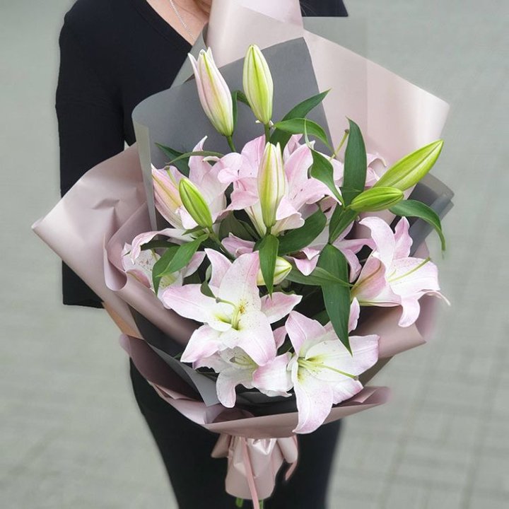 Букет розовых лилий в Твери