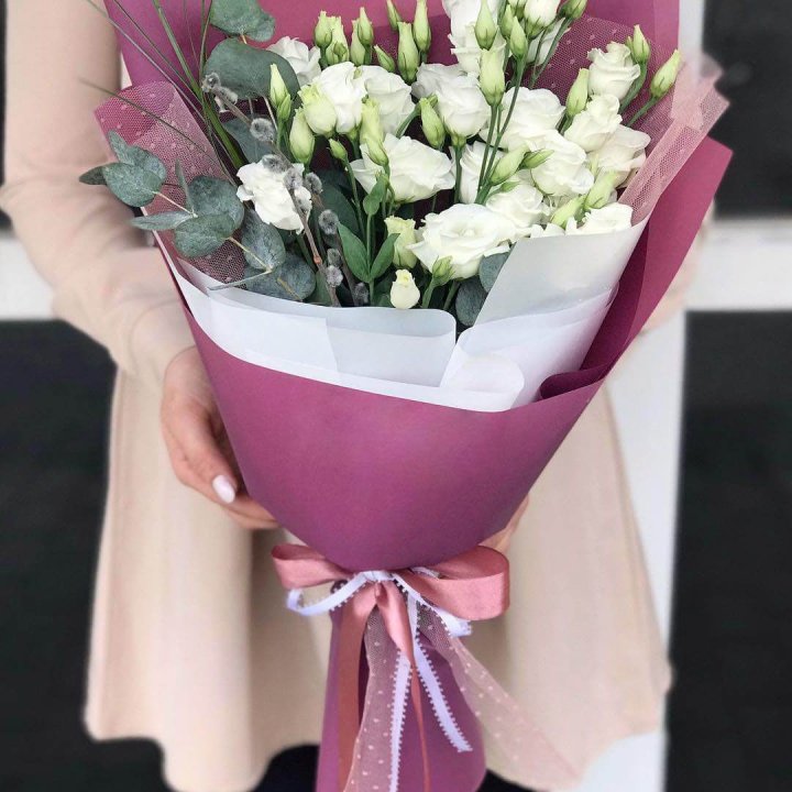 Эустомы с эвкалиптом в Твери