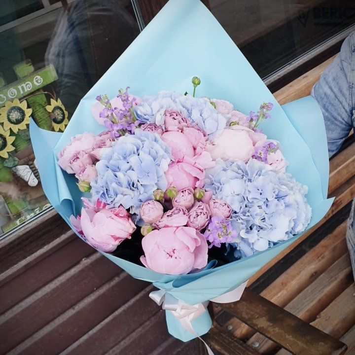 Букет с гортензиями "Блубери" в Твери