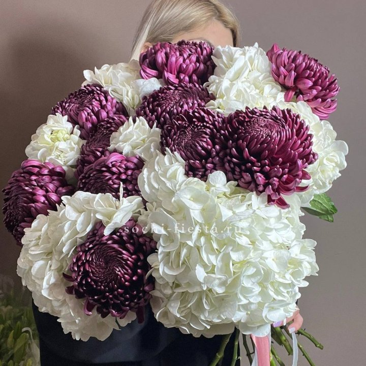 Охапка Бигуди и гортензий в Твери