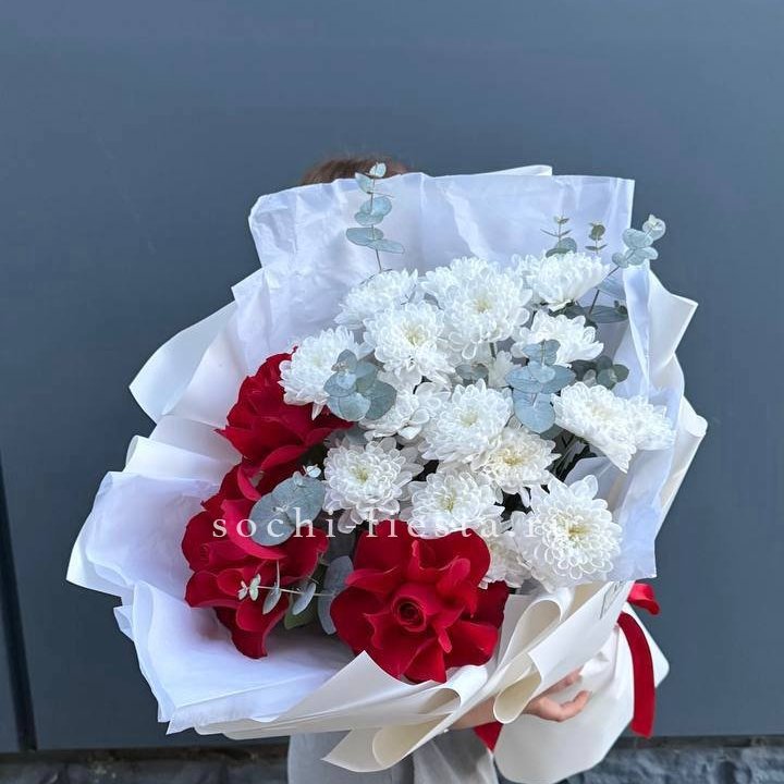 Дуо розы и хризантемы в Твери