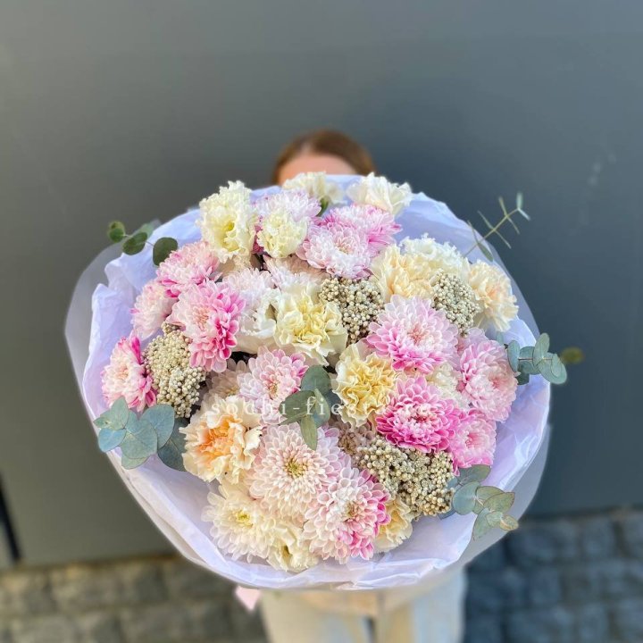 Букет из стойких цветов  в Твери