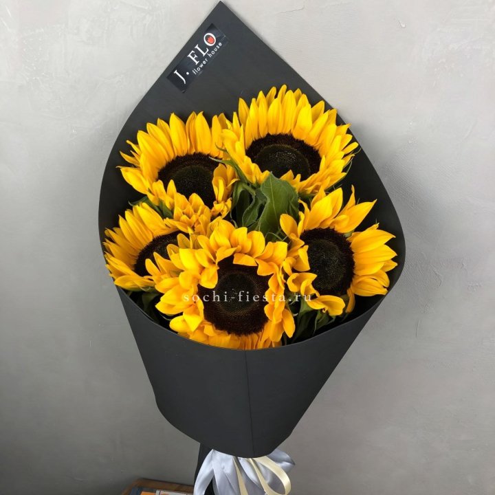 Букет из 5  подсолнухов в Твери