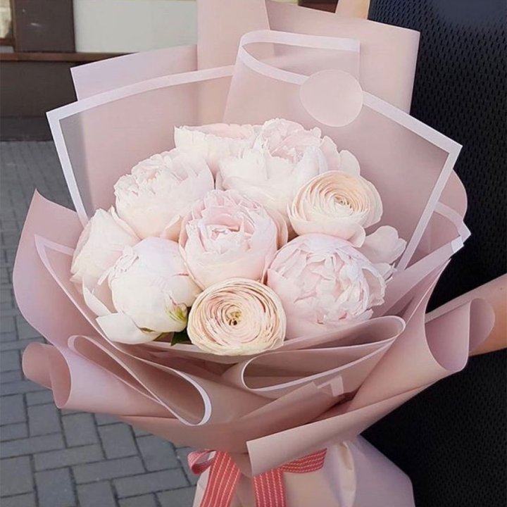 Пионы и ранункулюсы в Твери