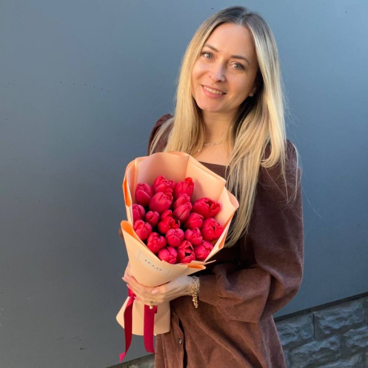  19 красных тюльпанов в Твери