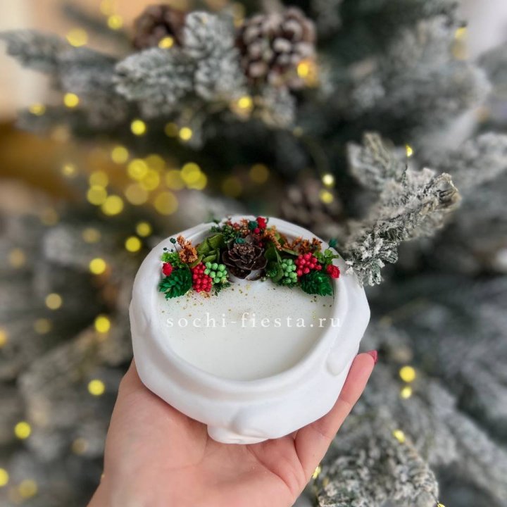 Свеча ароматическая в гипсе Руки с шишкой в Твери