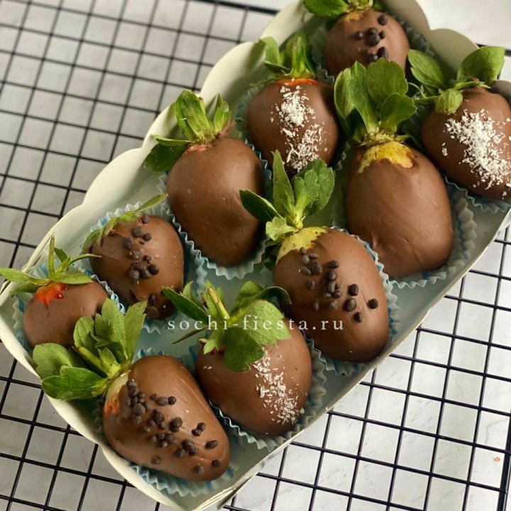 Клубника в шоколаде 10 ягод в Твери