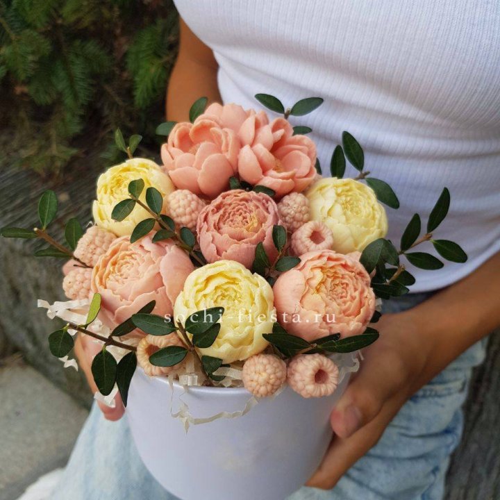 Шоколадный букет с ягодами в Твери