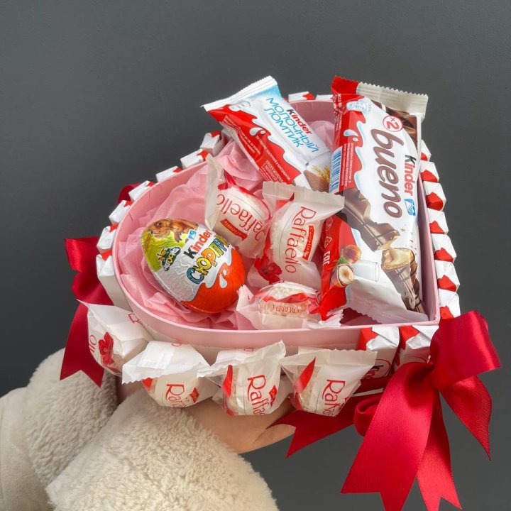 Бокс киндерами и раффаэлло в Твери