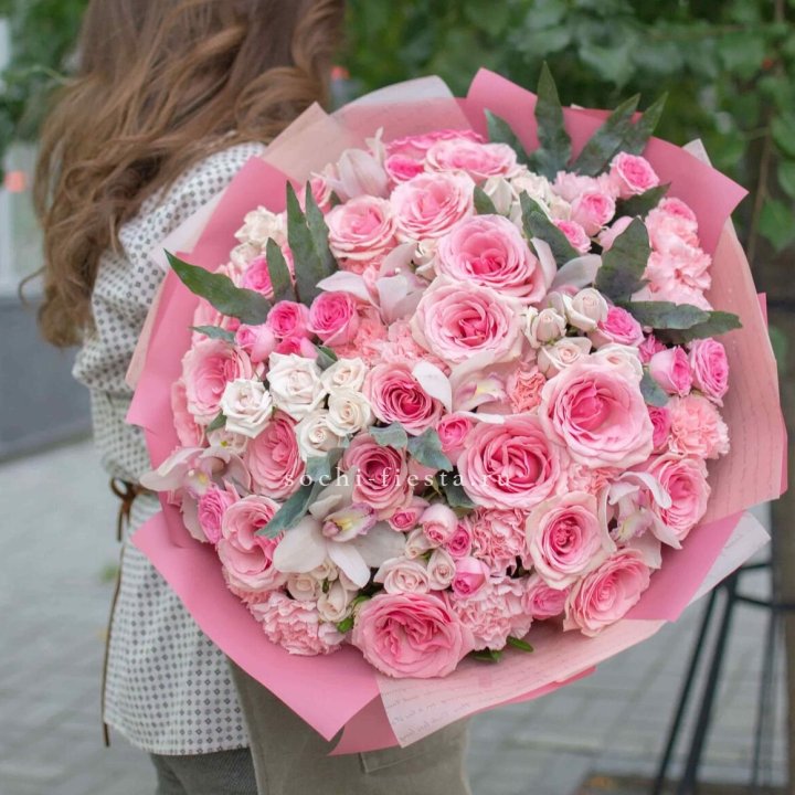 Дизайнерский букет "Барби" в Твери