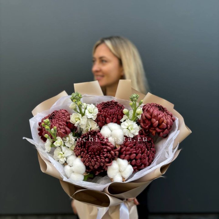 Хризантемы с маттиолой в Твери