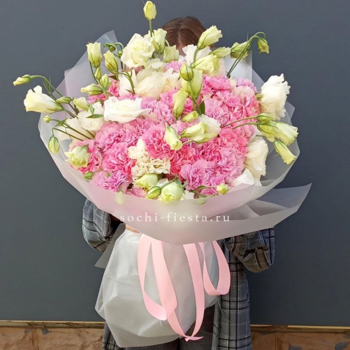 Букет из эустом и диантусов  в Твери