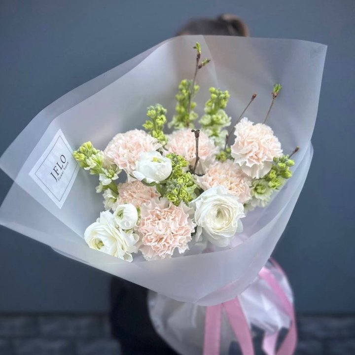 Букет маттиолы и ранункулюсов  в Твери