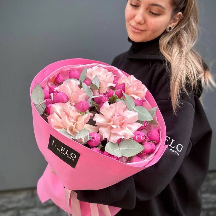 Букет французских и пионовидных роз "Ламиносо" в Твери