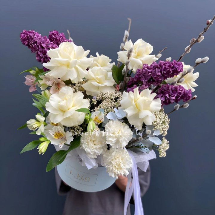 Цветочный бокс Французских роз и Сирени в Твери