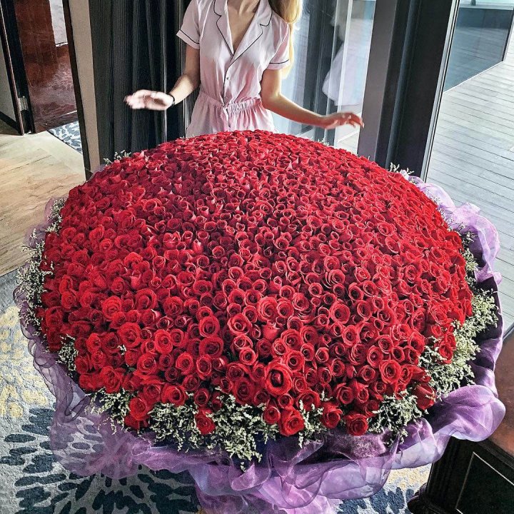 1001 роза в Твери