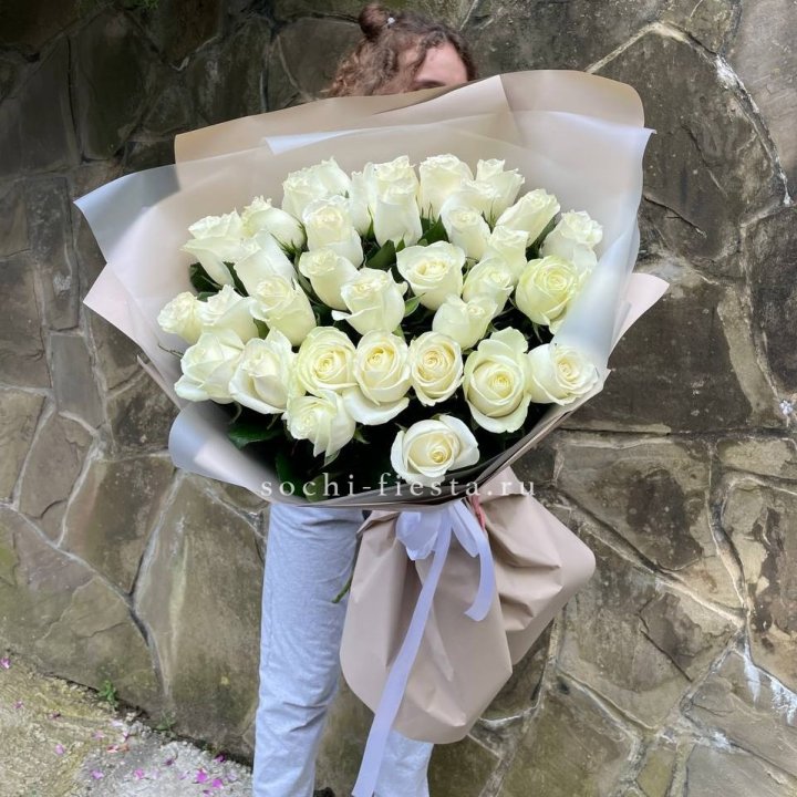 35 голландских роз в Твери