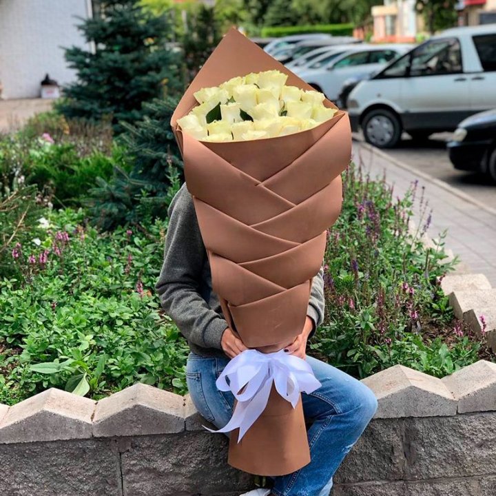 Голландские розы белые "Рыбка" в Твери