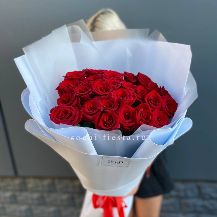 25 высоких роз  в Твери