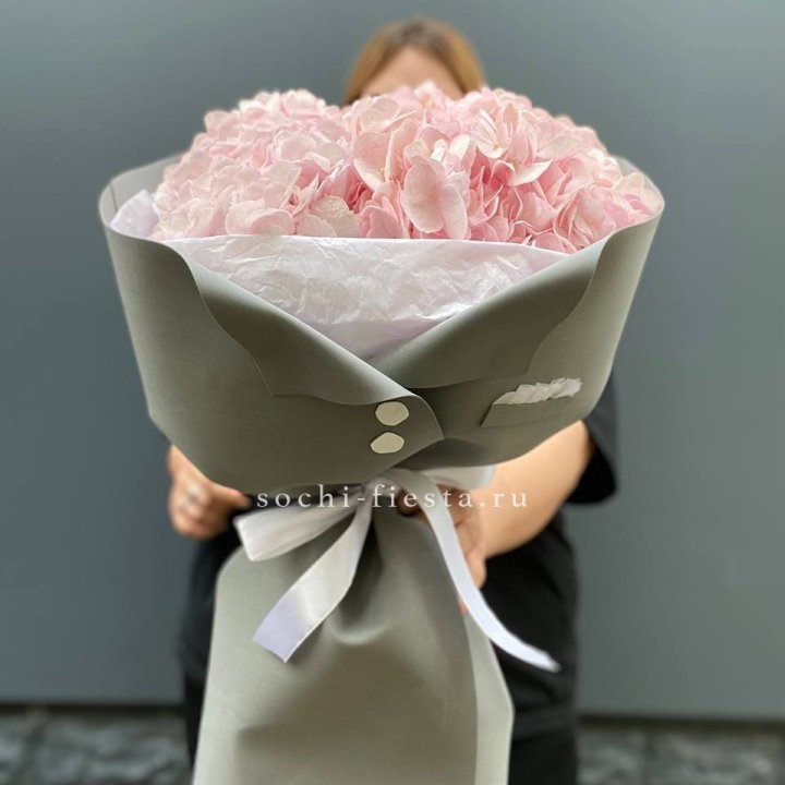  Букет  пиджачок из 5 гортензий в Твери