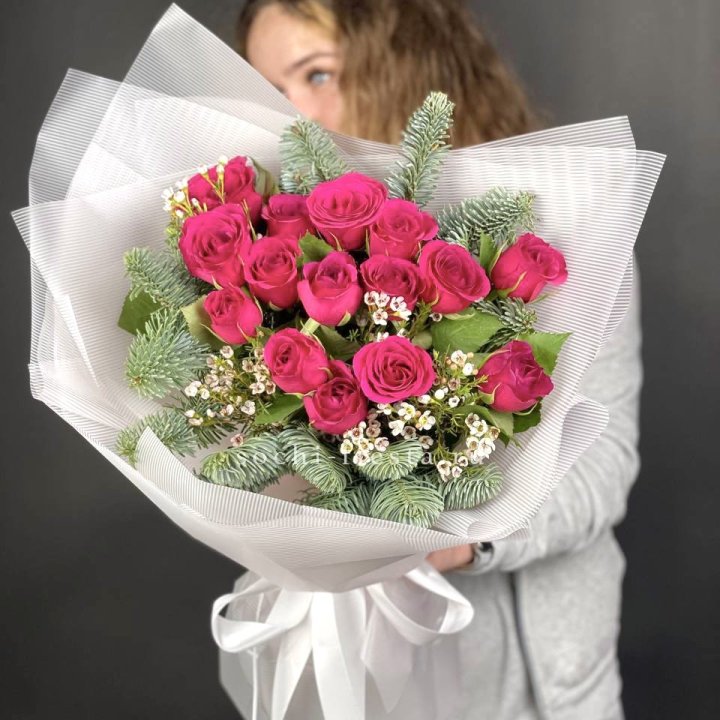 Новогодний букет Елки и Розы в Твери