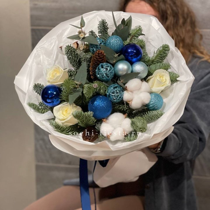 Новогодний букет "Синий иней" в Твери