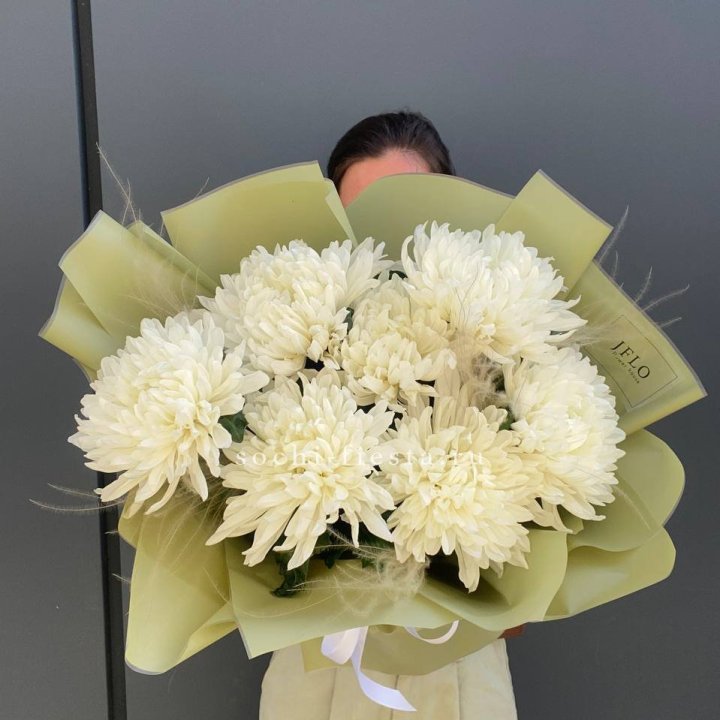 Букет одноголовых хризантем  в Твери