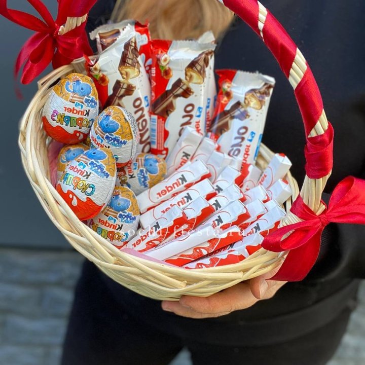 Корзина с киндерами  в Твери