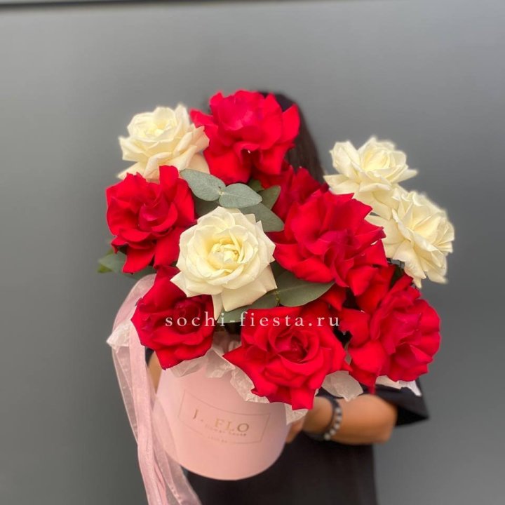 13 Французских роз в боксе в Твери
