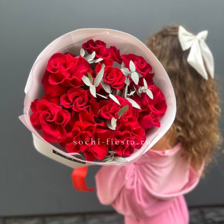 11 Красных французских роз в Твери