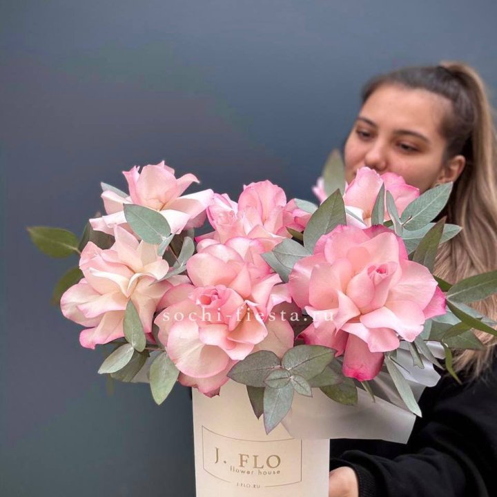 7 Французских роз в боксе в Твери