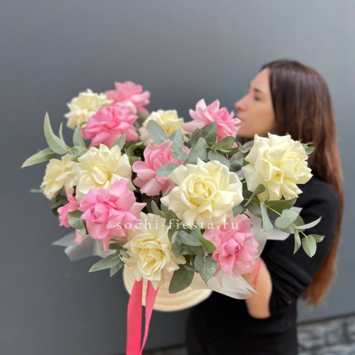 Зефирный бокс из 17 французских роз микс в Твери