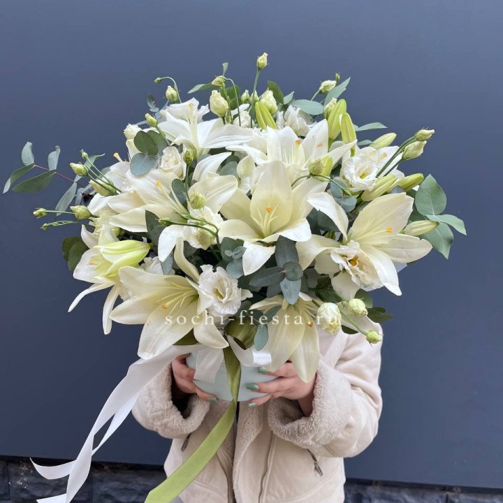 Бокс лилий и эустомы в Твери