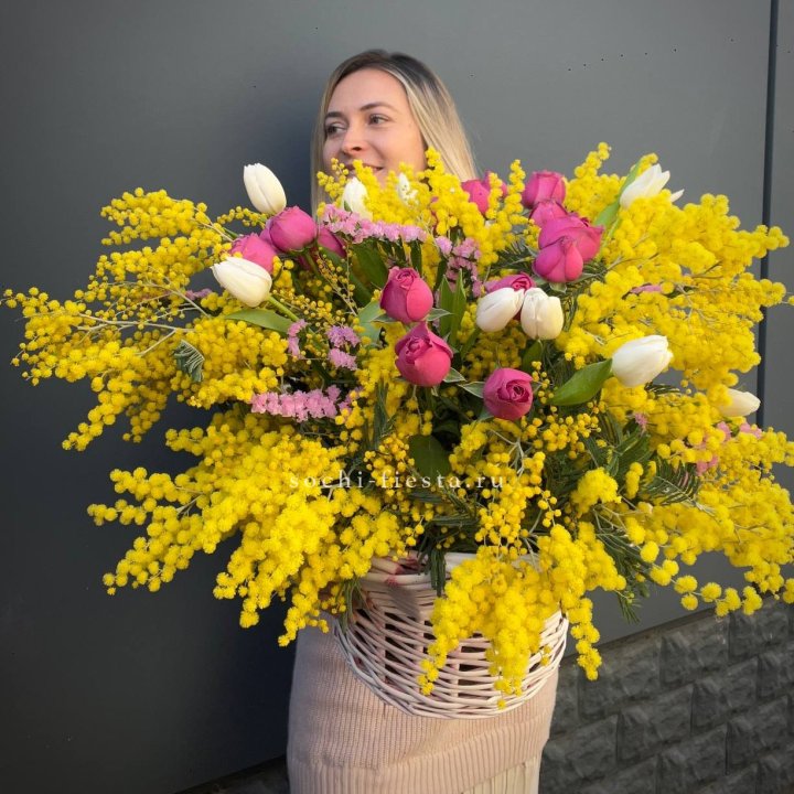 Цветочная корзина с мимозой "Спринг" в Твери
