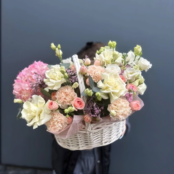 Цветочная корзина "Софтнес" в Твери