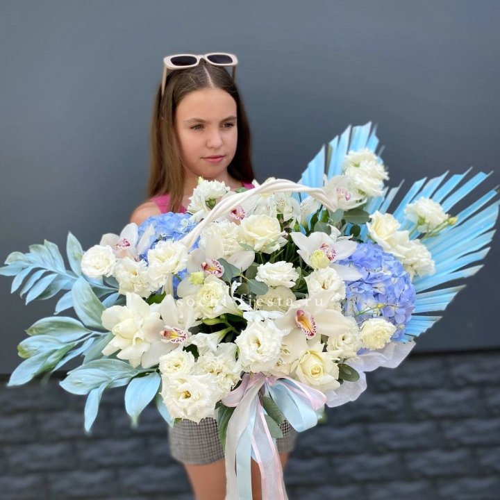 Цветочная корзина "Блю винч" в Твери