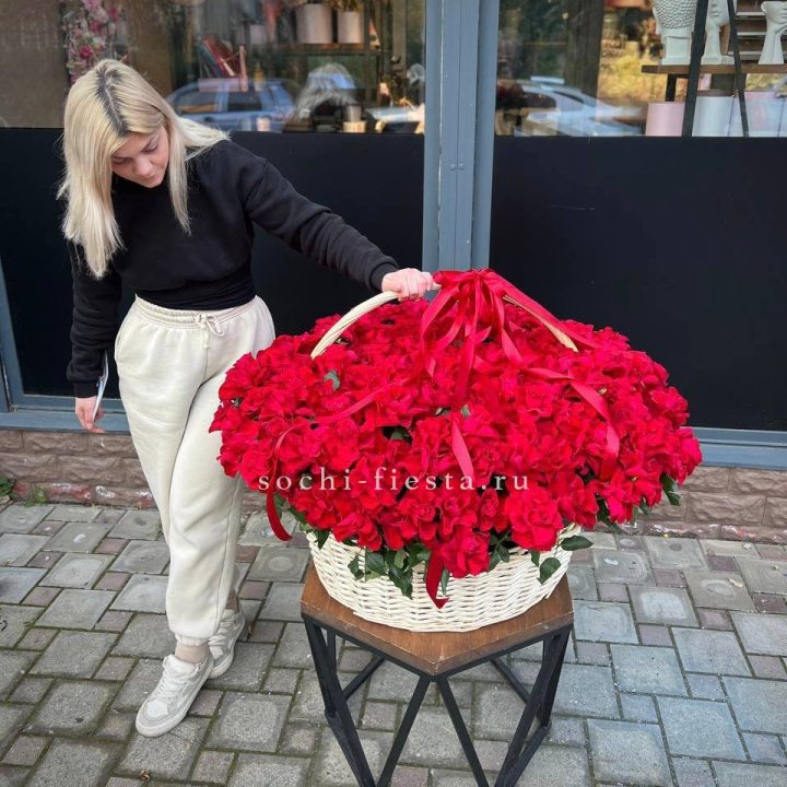 201 французская красная роза в Твери