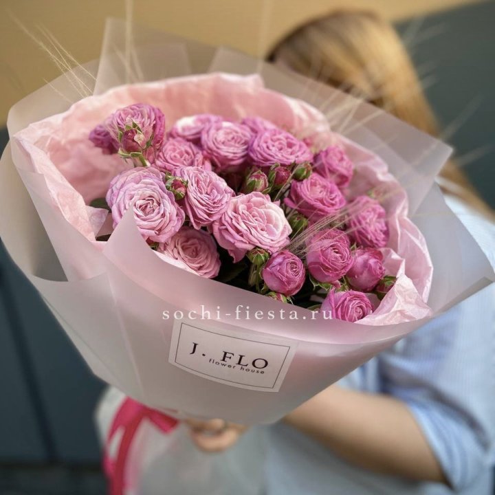 Пионовидные розы Мадам Бомбастик Pink в Твери