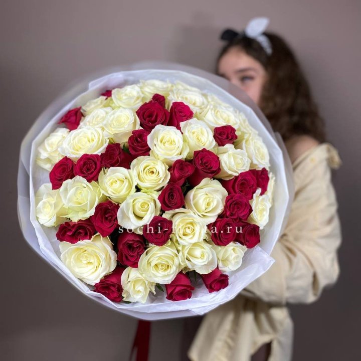 Микс из 55 роз в Твери