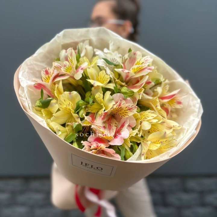 Альстромерии в нежном оформлении в Твери