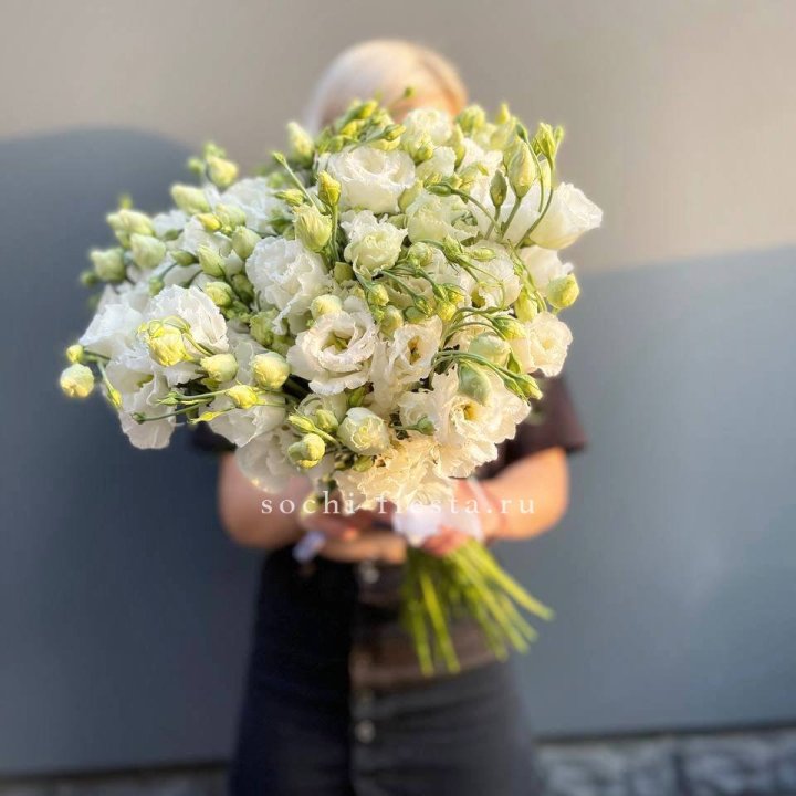 Букет эустом под ленту  в Твери